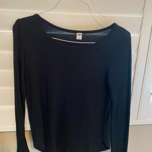 black long sleeve scoopneck tee